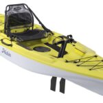Kayak de pêche et loisir à propulsion homologué CE pour la rivière et les lacs eau douce Hobie Mirage Passport 12 de couleur vert seagrass vue de 3/4