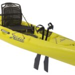 Kayak de pêche et loisir à propulsion homologué mer et CE Hobie Mirage Révolution_11 couleur vert seagrass vue de 3/4