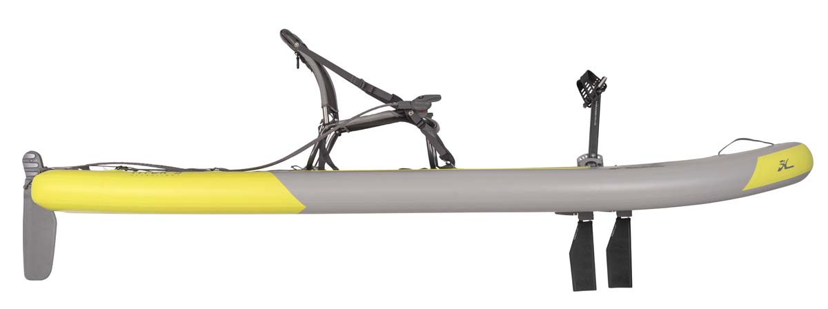 Kayak gonflable à propulsion qui ressemble à un paddle Hobie Mirage iTrek_9 de couleur gris et jaune vue de côté